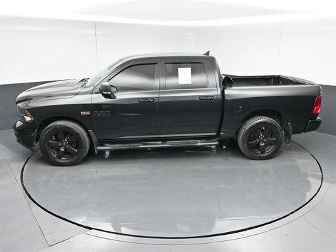 Used 2018 RAM 1500 Big Horn image 28