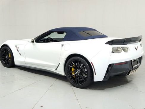 Used 2015 Chevrolet Corvette Z06 w/ 3LZ Preferred Equipment Group image 3