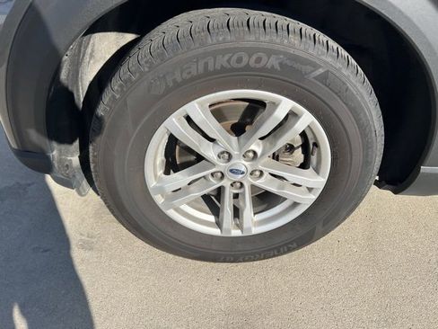 Used 2023 Ford Explorer XLT image 9