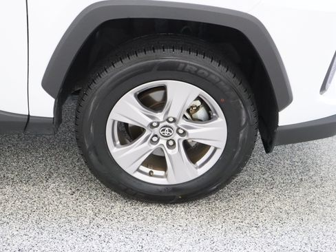 Used 2025 Toyota RAV4 XLE FWD image 5