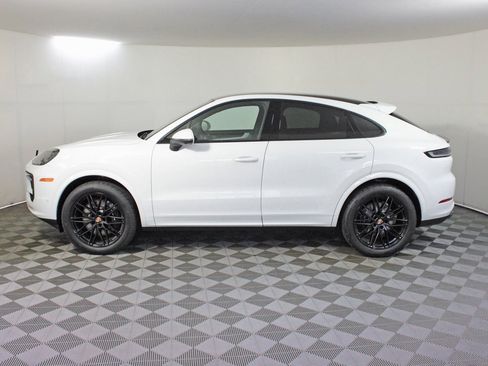 Used 2025 Porsche Cayenne Coupe image 2