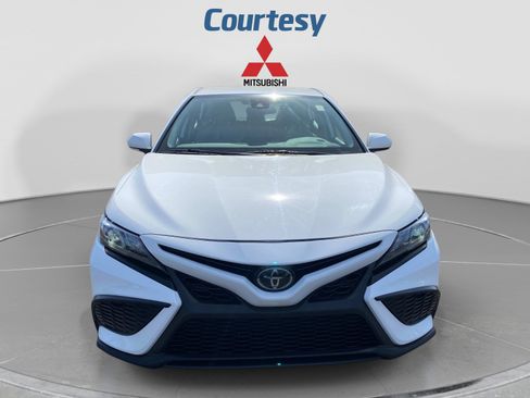 Used 2023 Toyota Camry SE FWD image 8