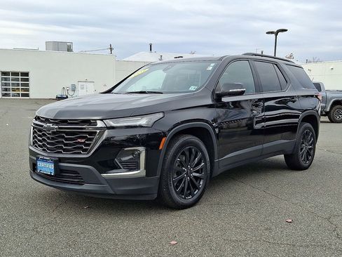 Certified 2023 Chevrolet Traverse RS image 3