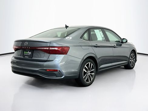Used 2025 Volkswagen Jetta SE FWD image 9