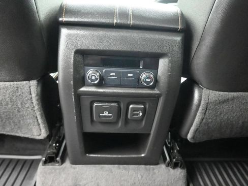 Used 2019 Chevrolet Traverse LT w/ LT Premium Package AWD/4WD image 36