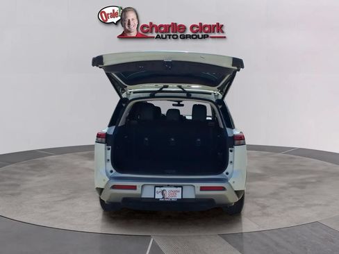 Used 2023 Nissan Pathfinder SL FWD image 5