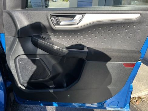 Used 2020 Ford Escape SE image 12