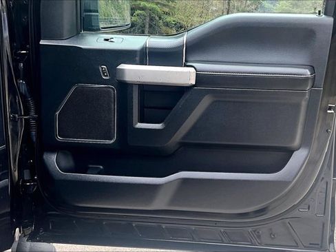 Used 2019 Ford F150 Lariat w/ Equipment Group 502A Luxury AWD/4WD image 28