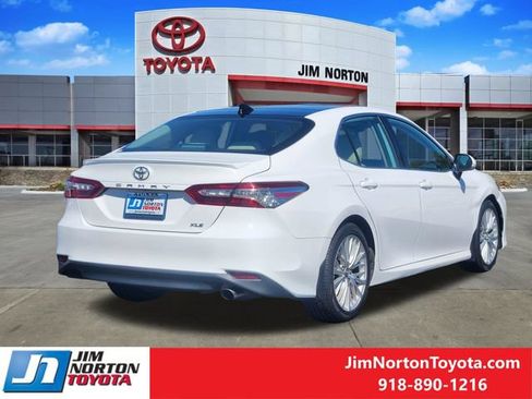 Used 2019 Toyota Camry XLE FWD image 6