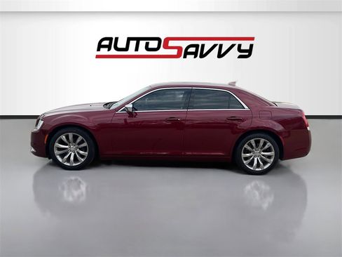Used 2020 Chrysler 300 Touring w/ Chrome Appearance Package image 4