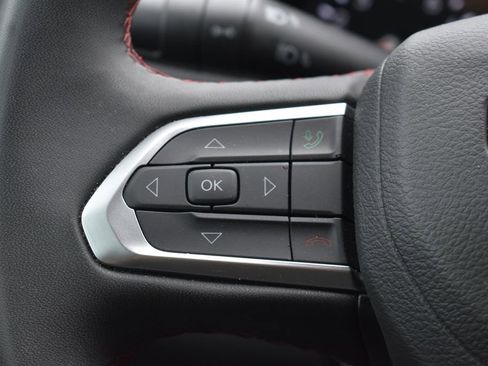 Used 2025 Jeep Compass Trailhawk AWD/4WD image 14