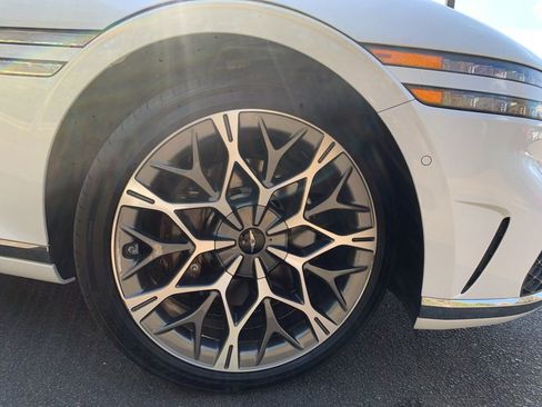 Used 2025 Genesis G90 3.5T image 24