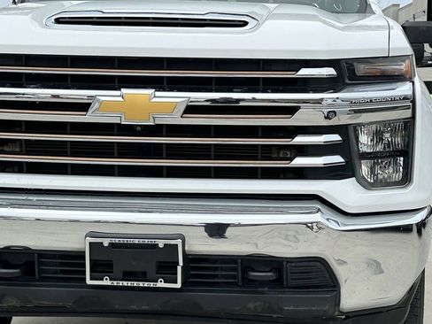 Used 2021 Chevrolet Silverado 2500 LT w/ Z71 Off-Road Package image 8