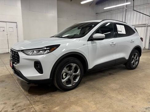 Used 2025 Ford Escape ST-Line Select AWD/4WD image 3