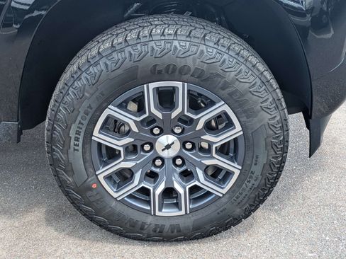 Used 2026 Chevrolet Colorado Z71 w/ Technology Package AWD/4WD image 10