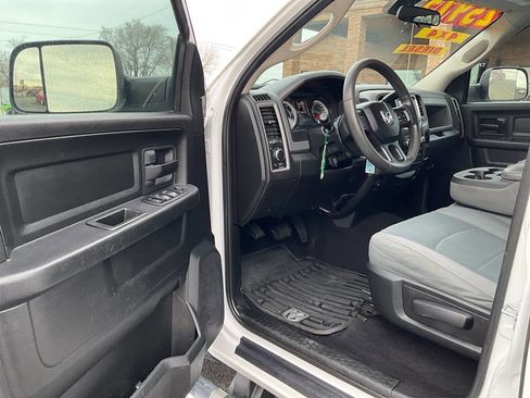 Used 2018 RAM 2500 Tradesman w/ Chrome Appearance Group image 32