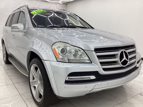 Used 2011 Mercedes-Benz GL 550 4MATIC image 4
