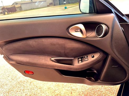Used 2016 Nissan 370Z Touring RWD image 35