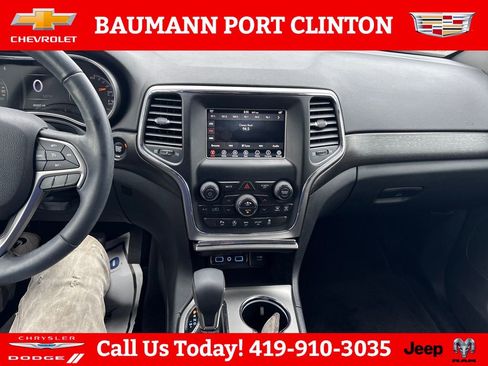 Used 2018 Jeep Grand Cherokee Laredo RWD image 17