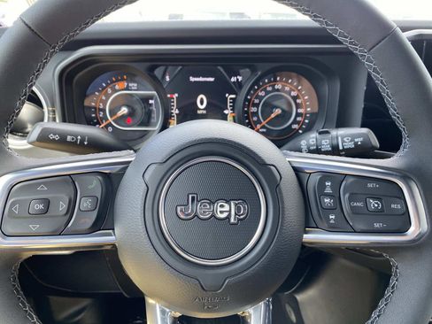New 2026 Jeep Wrangler Unlimited Sahara AWD/4WD image 15