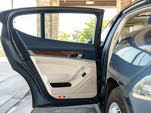 Used 2011 Porsche Panamera 4S image 21