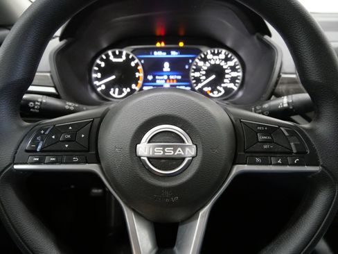 Used 2025 Nissan Altima 2.5 SV FWD image 16