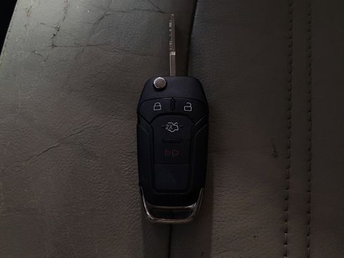 Used 2016 Ford Fusion SE image 32