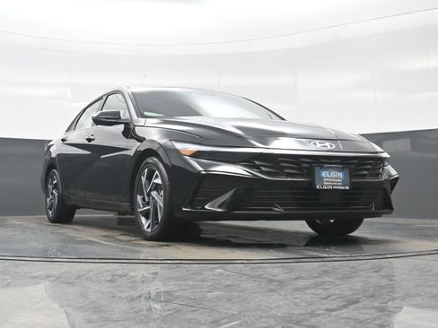 Certified 2025 Hyundai Elantra Limited image 32
