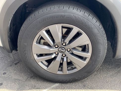 Used 2025 Nissan Pathfinder SV image 33