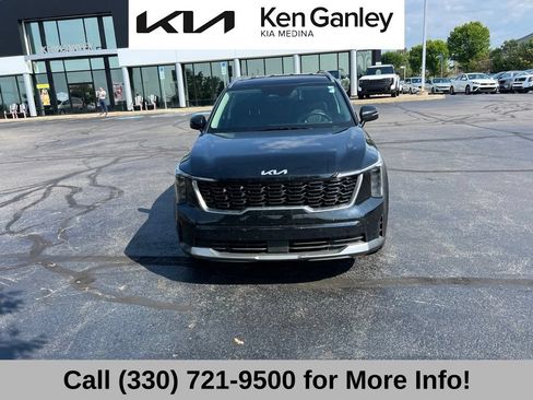 Certified 2025 Kia Sorento S FWD image 3
