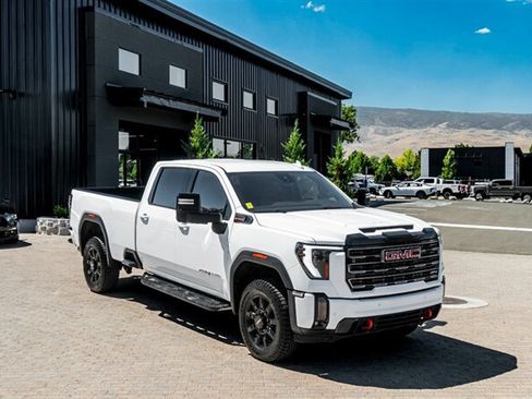 Used 2024 GMC Sierra 2500 AT4 AWD/4WD image 7