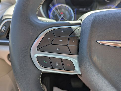 Used 2022 Chrysler Voyager LX image 19