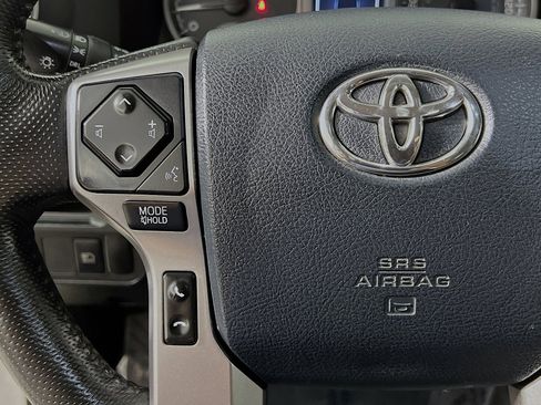 Used 2018 Toyota Tacoma SR5 image 18