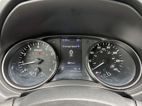 Used 2018 Nissan Rogue SV image 13