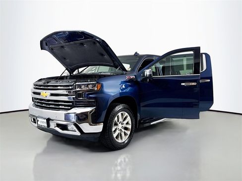 Used 2020 Chevrolet Silverado 1500 LTZ w/ LTZ Premium Package image 22