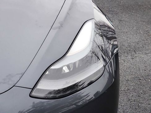 Used 2023 Tesla Model 3 Performance image 9