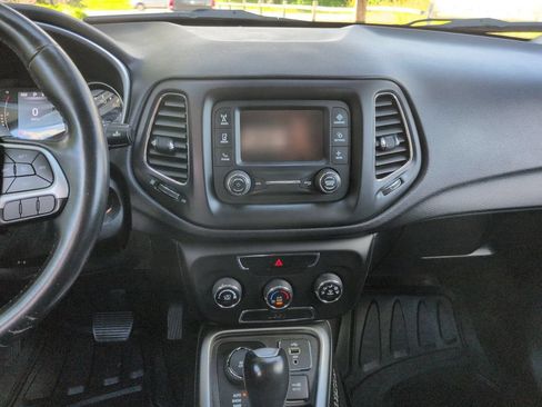 Used 2018 Jeep Compass Latitude AWD/4WD image 14