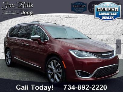 Used 2019 Chrysler Pacifica Limited w/ Tire & Wheel Group