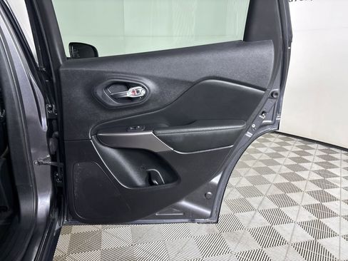 Used 2022 Jeep Cherokee Limited w/ Mopar Interior Package AWD/4WD image 24