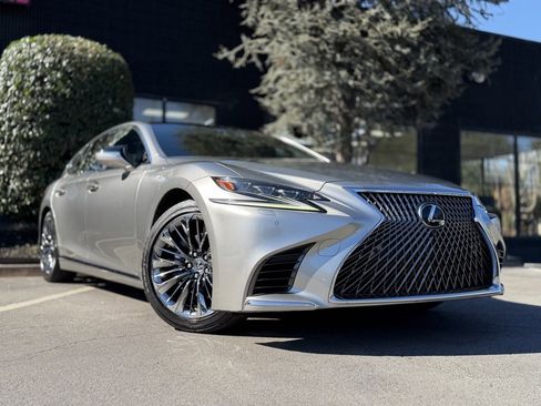 Used 2018 Lexus LS 500 w/ Interior Upgrade Package image 8