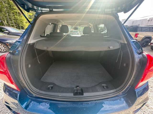 Used 2020 Chevrolet Trax LT w/ LT Convenience Package FWD image 29