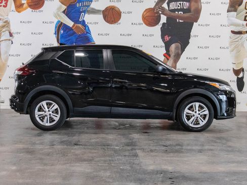 Used 2021 Nissan Kicks S image 17