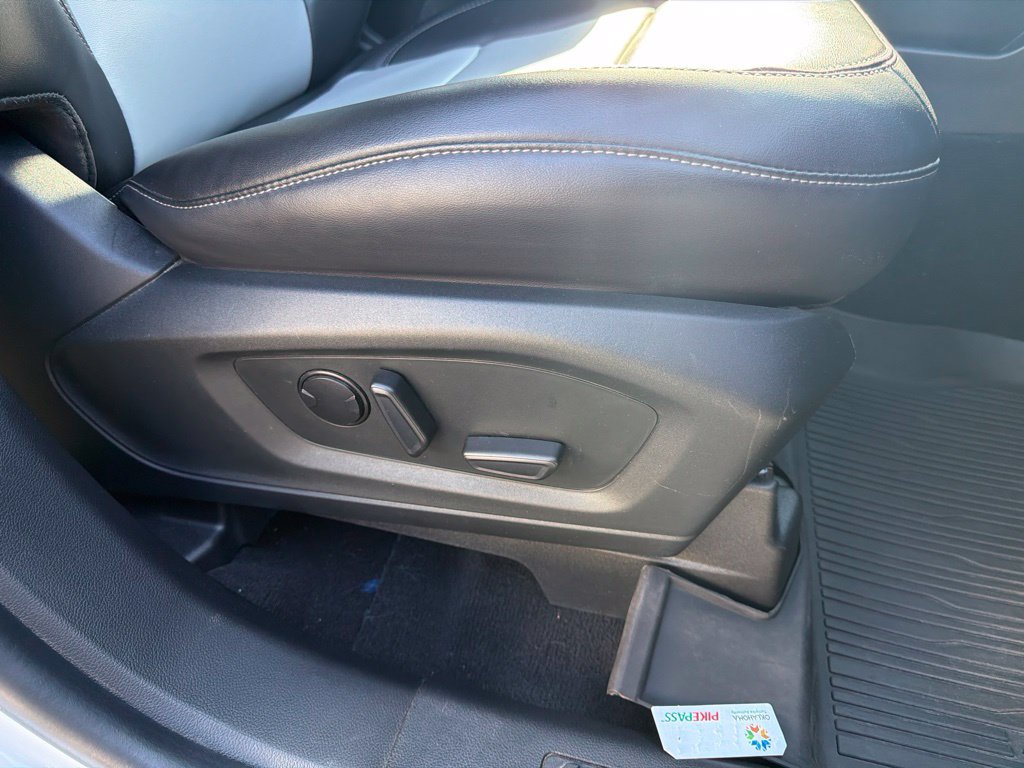 Used 2022 Ford Explorer XLT w/ Equipment Group 202A RWD image 14