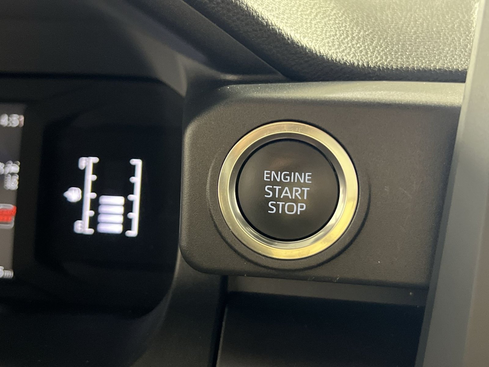 Used 2025 Toyota 4Runner SR5 AWD/4WD image 34