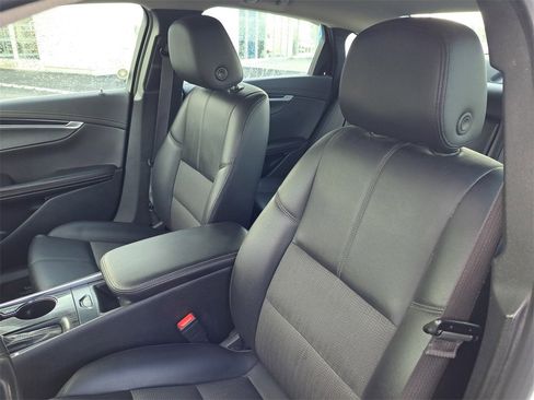 Used 2017 Chevrolet Impala LT image 5