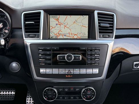 Used 2015 Mercedes-Benz GL 63 AMG 4MATIC image 31