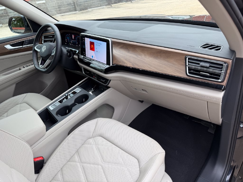 Used 2025 Volkswagen Atlas SE FWD image 24