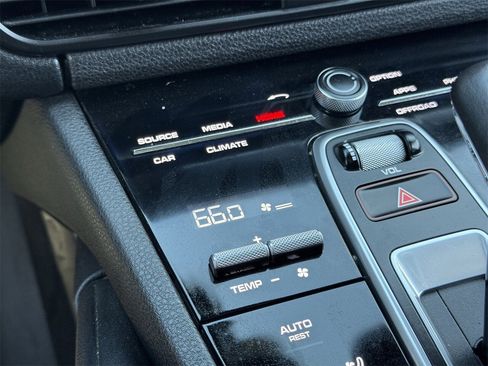 Used 2019 Porsche Cayenne image 21