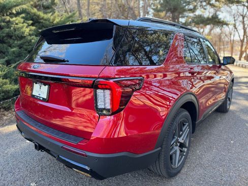 New 2026 Ford Explorer ST-Line w/ ST-Line Street Pack image 12