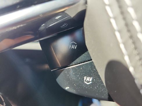 Used 2025 Chevrolet Corvette 3LT 2dr Stingray Conv w/ Z51 Performance Package image 23